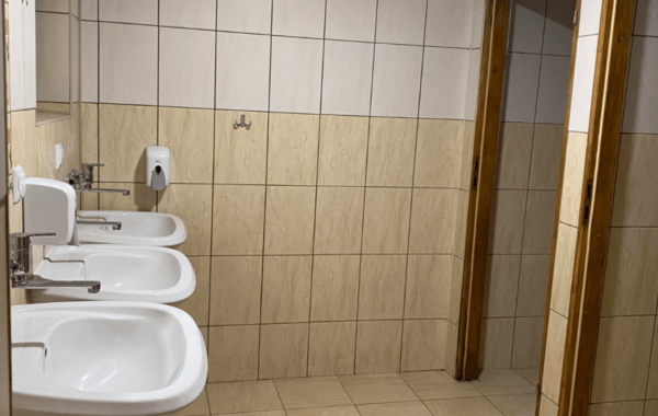 Murowane sanitariaty – Scout Camp Poznań