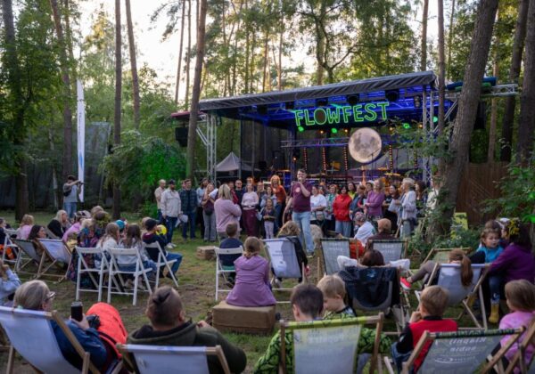 Scena i publiczność na FlowFest 2026 – Scout Camp Poznań